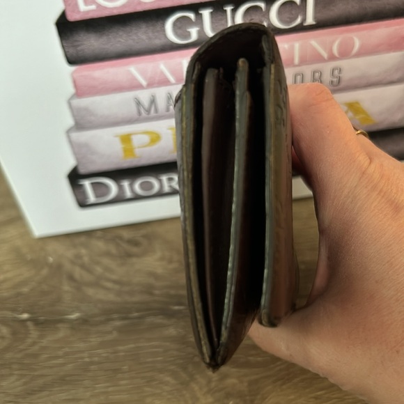 Brown leather Gucci wallet. EUC. - Picture 4 of 6